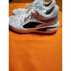 Men's Puma sneakers size 8.5 court shoes pre owned great condition